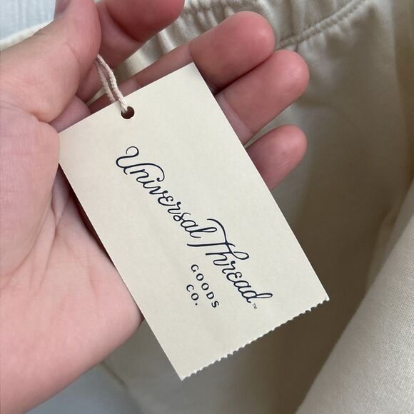 NWT Universal Thread Women's Cream Pocket Sweat Shorts Size Medium - Picture 8 of 16